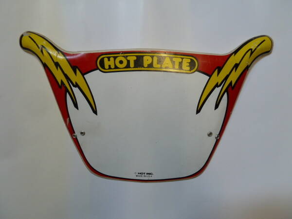 HOT INC HOT PLATE DOUBLE LIGHTNING BOLTS White